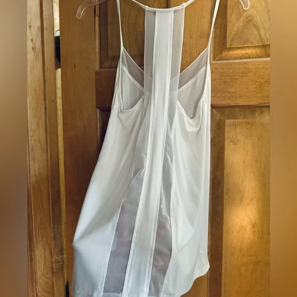 Racerback tank rom the Buckle. White with mesh details - Picture 3 of 5